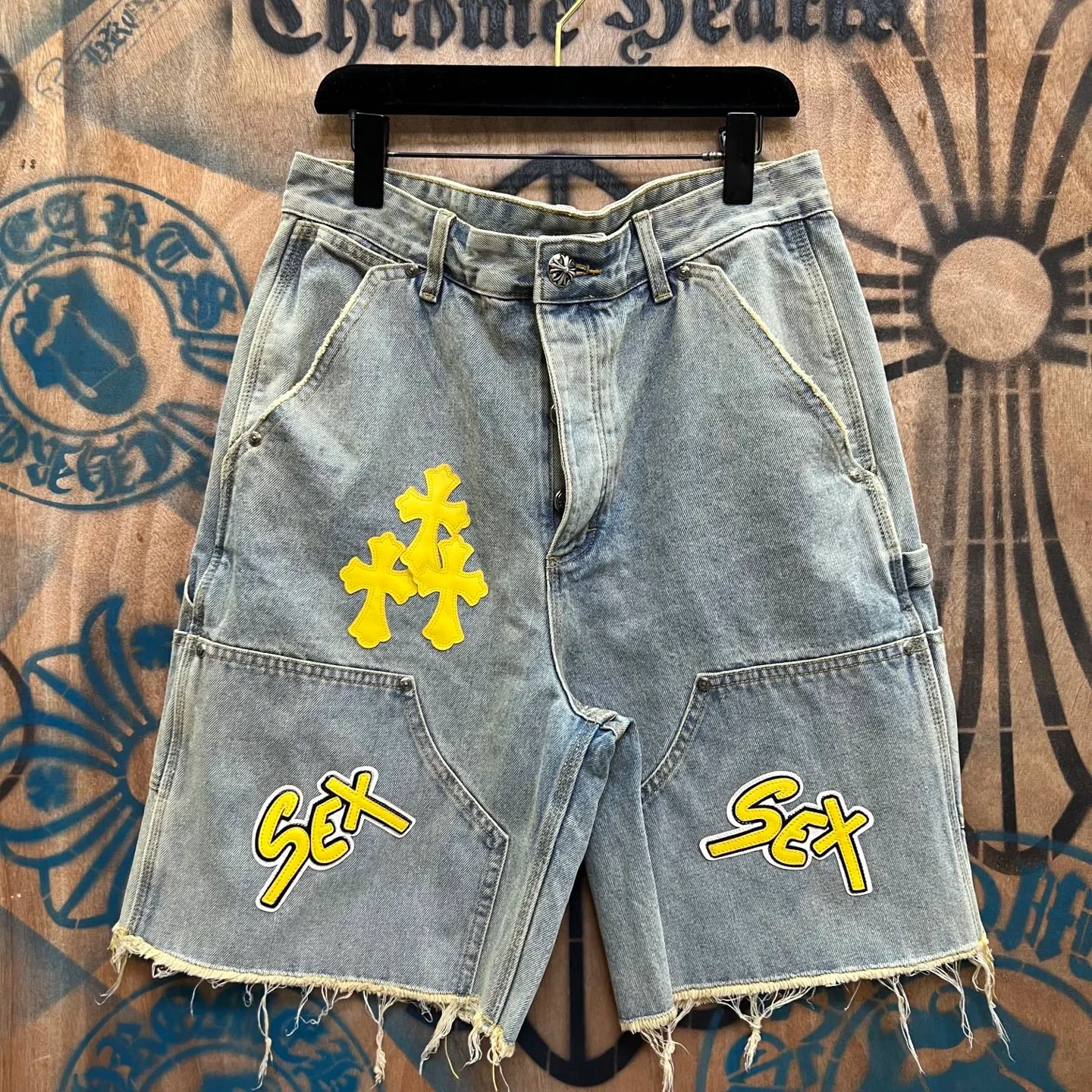 P520 chrome hearts limited series new city limited jeans Chrome Hearts city limited denim shorts vintage levis American made 501 505 517 base version remake Levis American made 501 base version imported sheepskin 925 silver remake Customers provide waist and pants length or height and weight. The studio will select the most suitable base version for you to remake. There are many people doing remakes in the market. Don’t belittle or comment. The difference is visible to the naked eye. See and compare for yourself #CHROME HEARTS Unisex style
